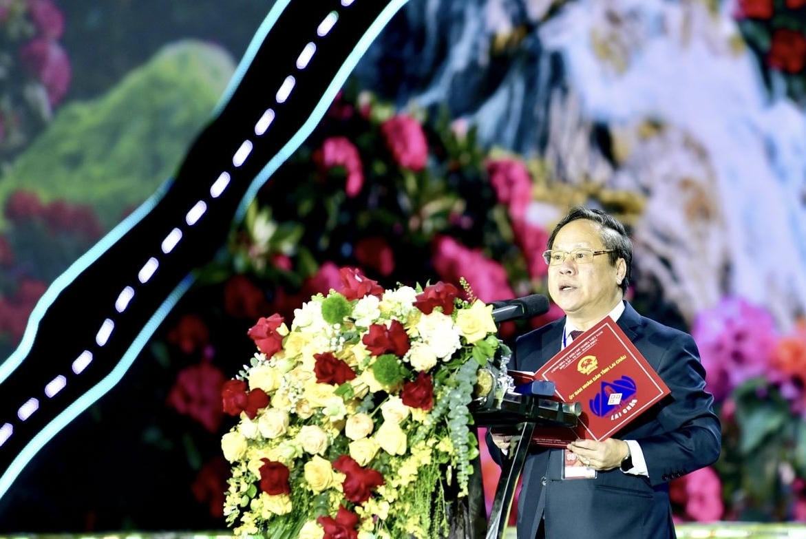 Encik Tong Thanh Hai bercakap pada majlis perasmian.