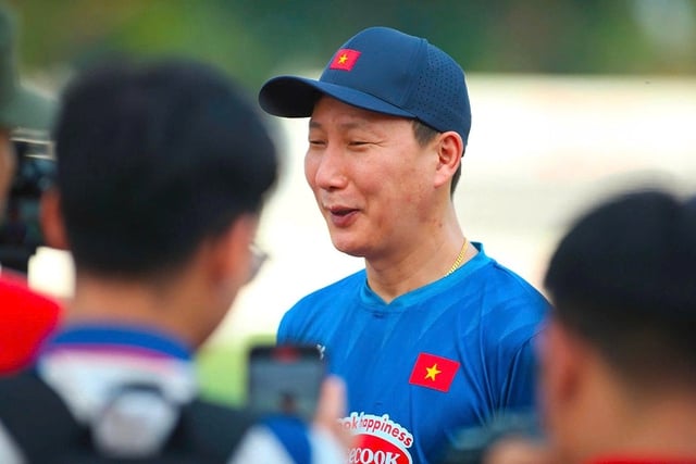 HLV Kim Sang-sik sẵn sàng đương đầu áp lực- Ảnh 1.