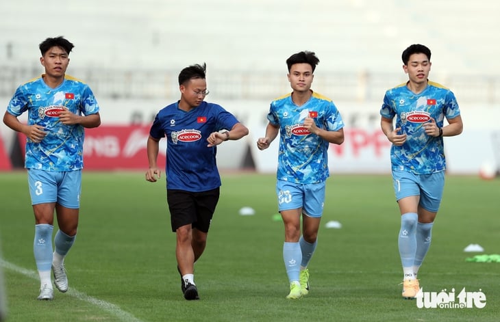 Viện binh của U22 Việt Nam phải tập riêng trước SEA Games - Ảnh 1.