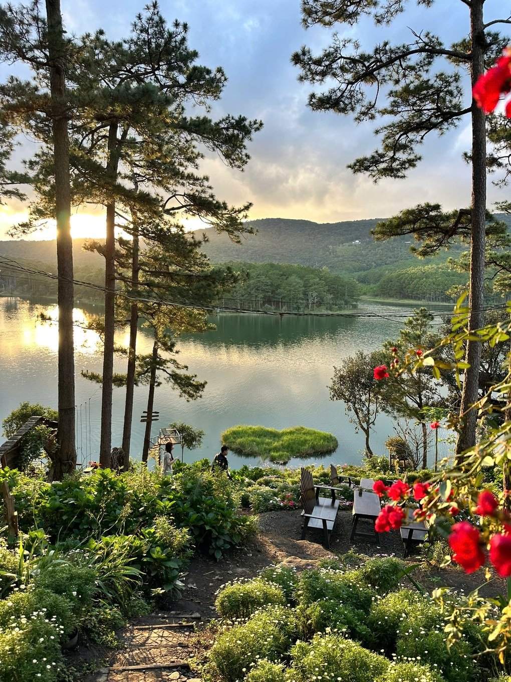 Eieren forvandles til en fe, snakker med kampsportstemme, og antallet kunder på kaffebaren Da Lat skyter i været – 3