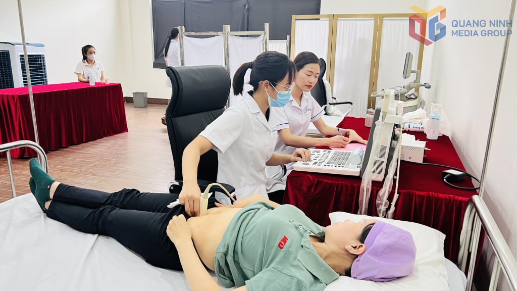 Den provinsielle arbeidsforbundet koordinerte med helsedepartementet for å organisere gratis helsekontroller og konsultasjoner for arbeiderne ved Textile and Garment Company Limited.