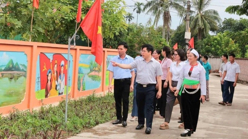 ماکت «جاده‌های درخت و گل» توسط مردم روستای ین نین، کمون نهو کوان، استان نین بین، ساخته شده است.