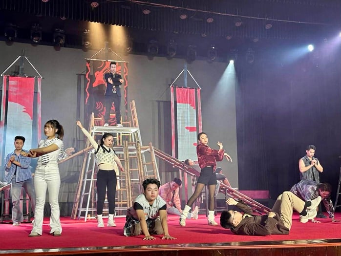 Antigon – Bui Nhu Lai's unique experimental masterpiece - Photo 1.