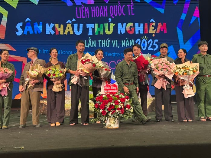 Vài suy nghĩ về vở 