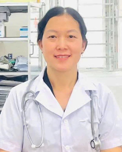 Doctora Luong Thi Hien, jefa de estación, estación de salud de la comuna de Thanh Thuy 