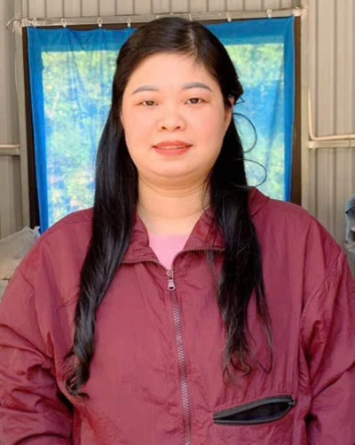 Sra. Hoang Thi Tuyen, propietaria de la fábrica de ropa Tuyen Lich, aldea de Dong Quy, comuna de Ham Yen