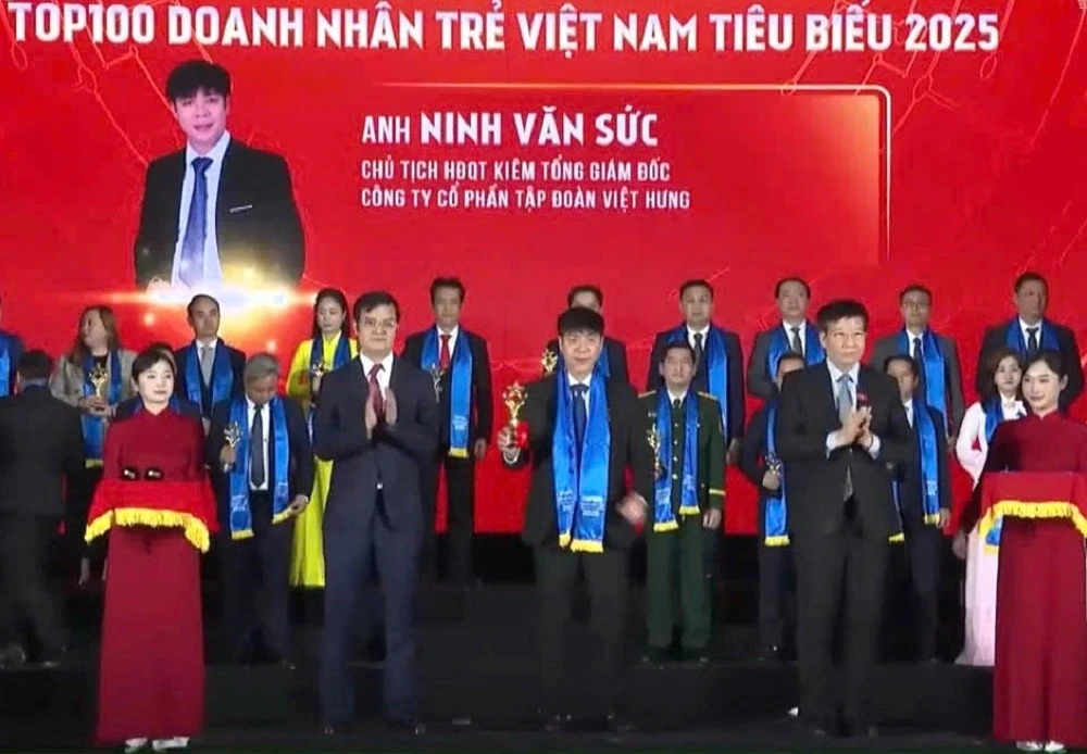 Styreleder i Viet Hung Group, Ninh Van Suc, er blant de 100 beste «Red Stars» – fremragende unge vietnamesiske gründere i 2025.