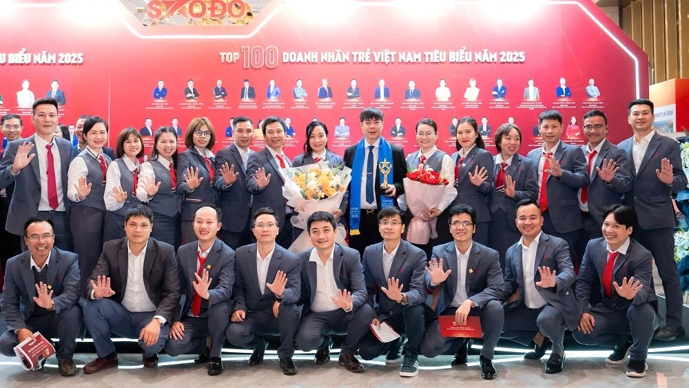 Styreleder i Viet Hung Group, Ninh Van Suc, er blant de 100 beste «Red Stars» – fremragende unge vietnamesiske gründere i 2025.