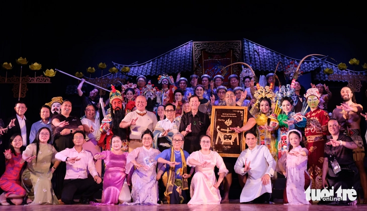 Nghệ sĩ New Zealand thích thú khám phá nghệ thuật hát bội - Ảnh 1.