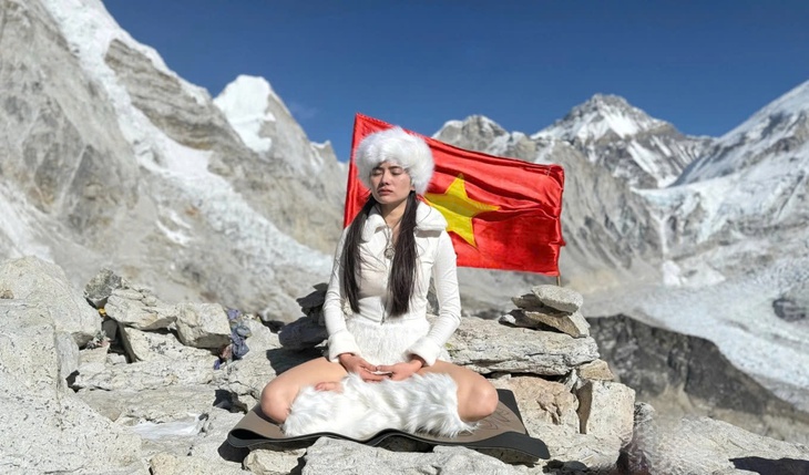 Cô gái 9X viết sách kể hành trình chinh phục dãy Himalaya sau khi phẫu thuật ung thư - Ảnh 1.