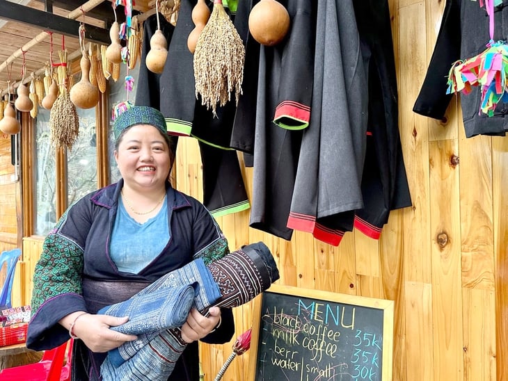 Mong women ផ្លាស់ប្តូរជីវិតរបស់នាង ដោយសារការផ្លាស់ប្តូរឌីជីថល - រូបថត ១. chuyển đổi số - Ảnh 1.