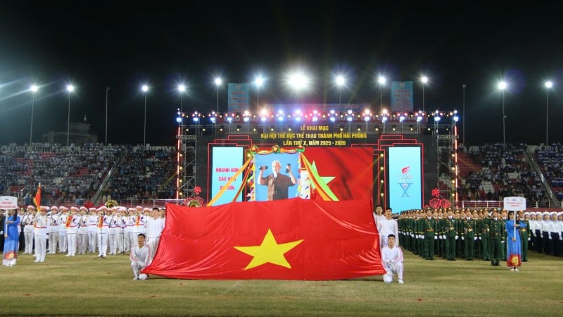 Ceremonia de deschidere a celei de-a 10-a ediții a Festivalului Sportiv al orașului Hai Phong a avut loc pe stadionul Lach Tray (Hai Phong).