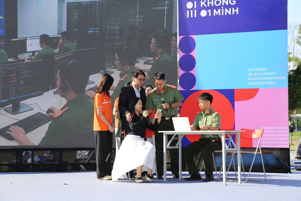 ہزاروں طلباء میں 