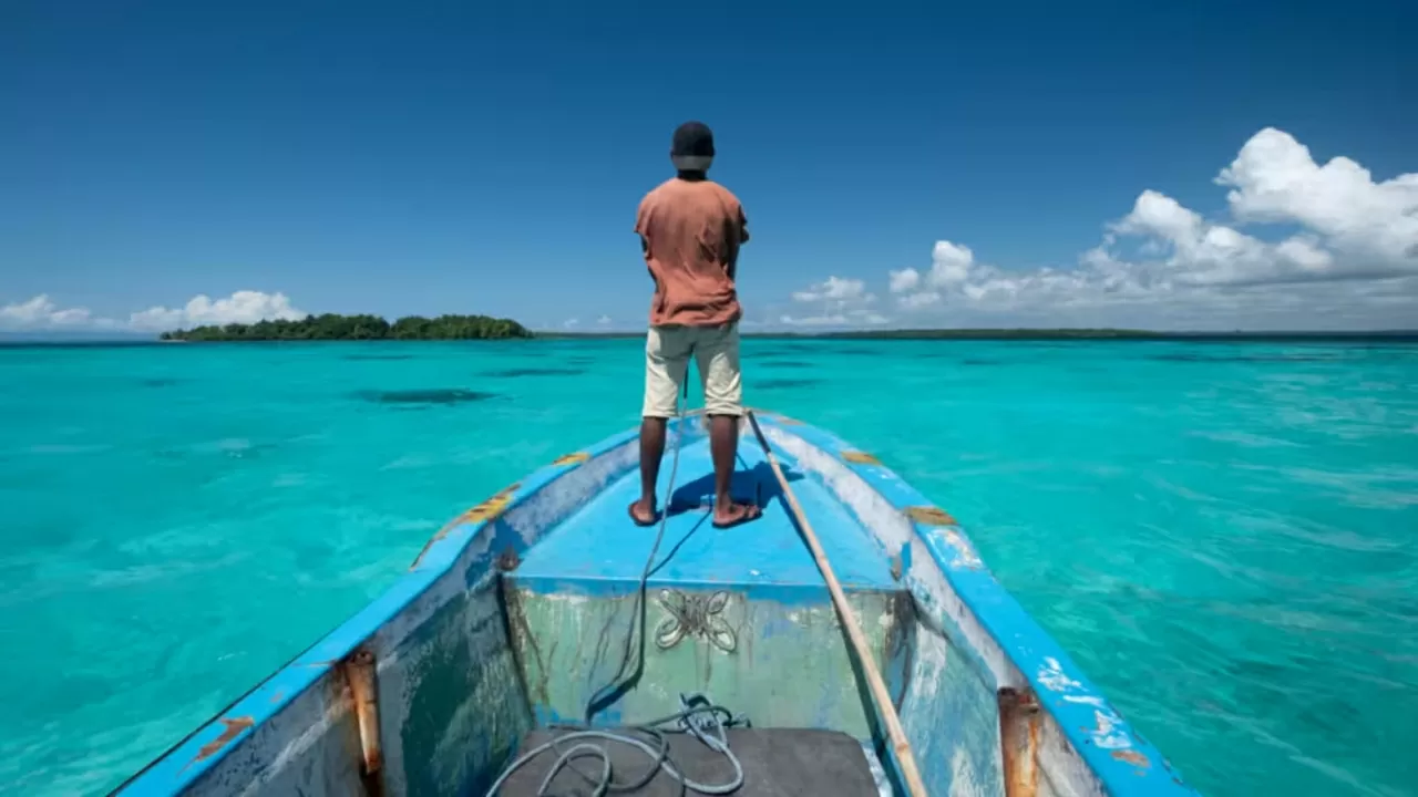 11C48: Maluku - miền đảo xanh thẳm của Indonesia