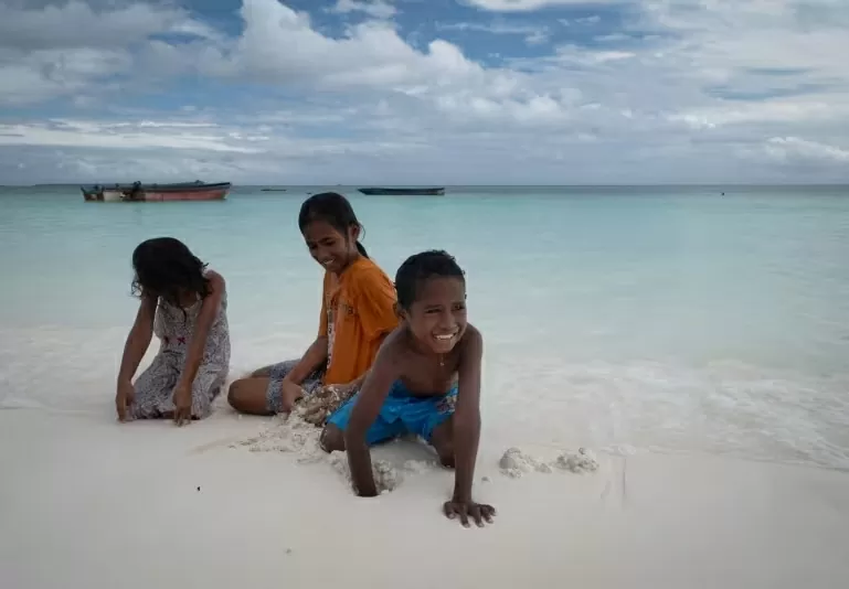 11C48: Maluku - miền đảo xanh thẳm của Indonesia