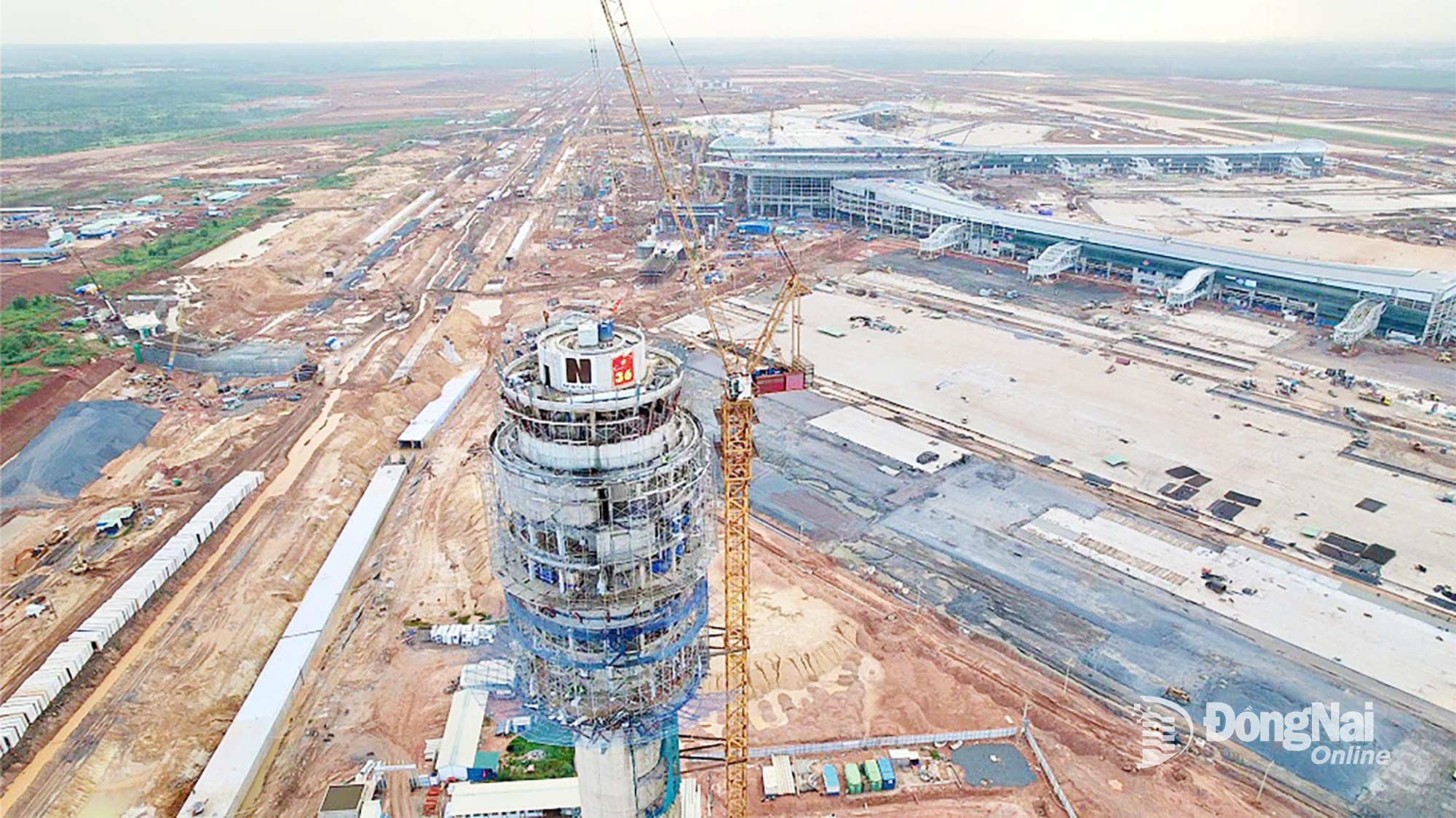 A Torre de Controle de Tráfego Aéreo do Aeroporto de Long Thanh, parte do Componente 2 do Projeto, está tendo sua construção acelerada. Foto: Pham Tung