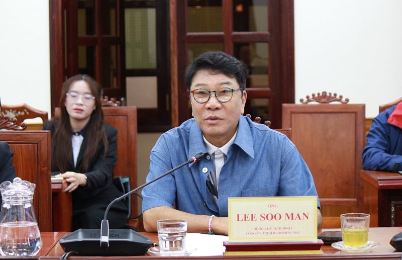 “Người kiến tạo K-pop” Lee Soo Man chia sẻ các ý tưởng và cam kết khi triển khai dự án.