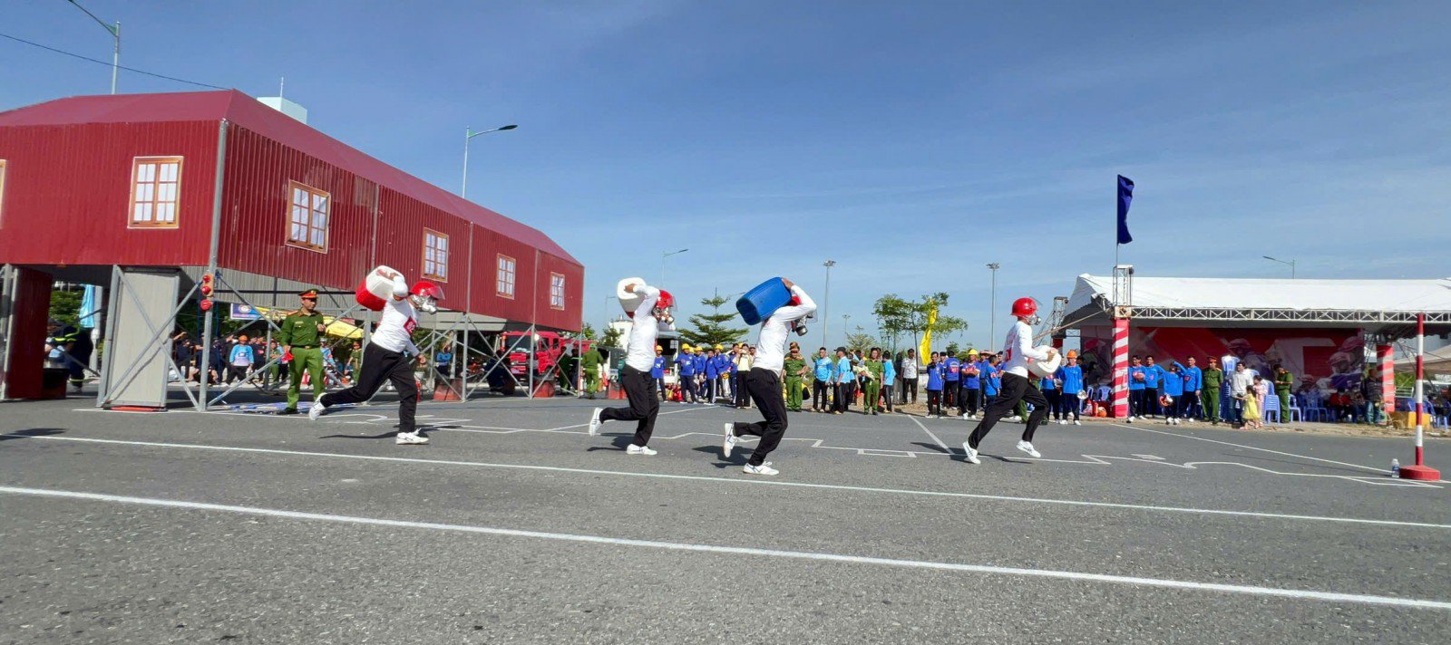 Phần thi thực hành diễn ra khá sôi nổi và hào hứng