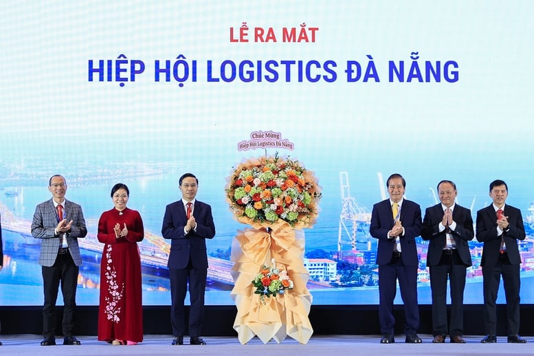 Thủ tướng: Đưa Việt Nam trở thành trung tâm dịch vụ logistics hàng đầu Đông Nam Á, châu Á và thế giới- Ảnh 8.