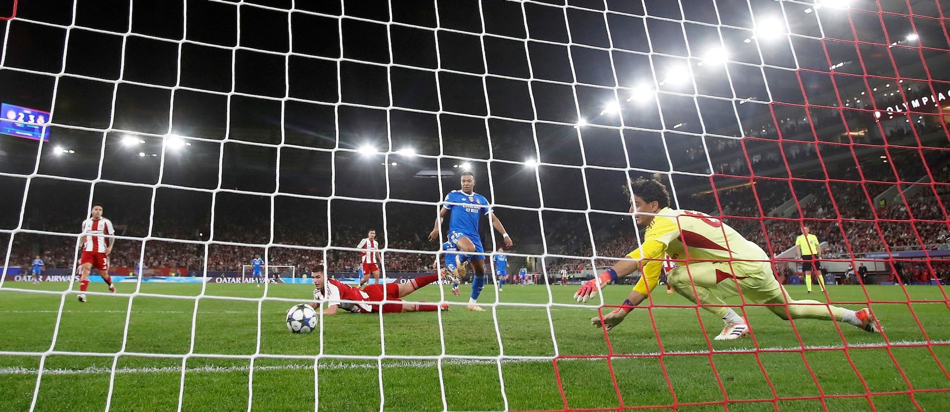 Mbappé Olympiacos Real Madrid poker.jpg