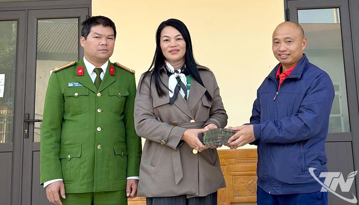 Polisen i Ba Be kommun och Duong Ngoc Tuan återlämnade egendom som felaktigt överförts till Hoang Thi Yen.