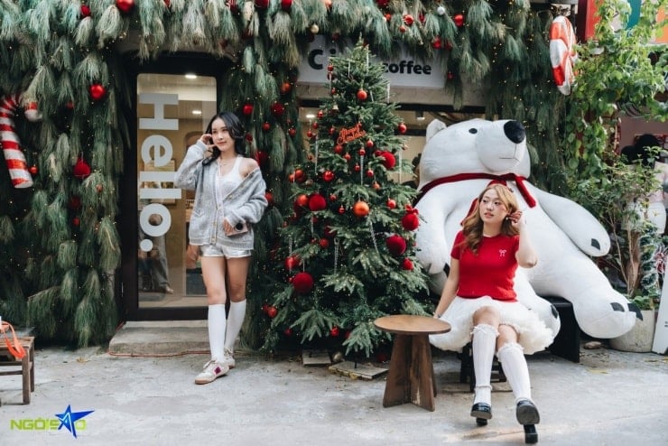 ১০০ মিটার লম্বা কোরিয়ান স্টাইলের গলিতে ক্রিসমাসের ছবি তোলার জন্য লাইনে দাঁড়ান - ৩