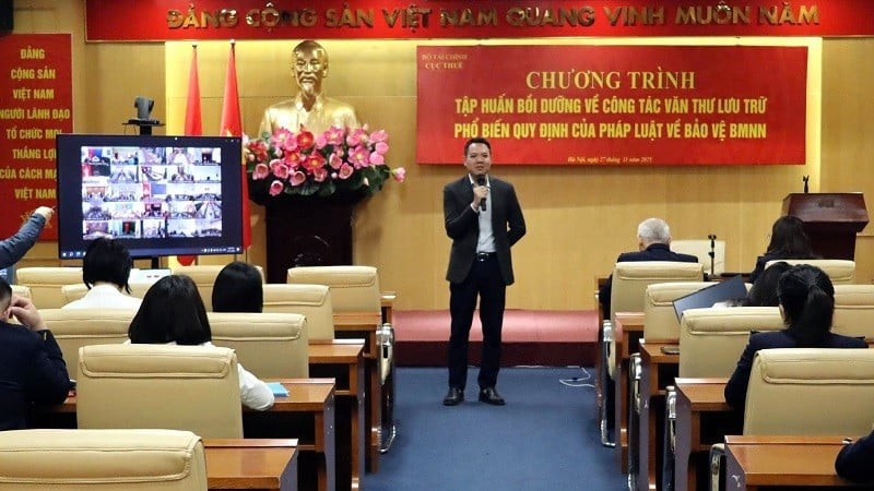 Lector, Dr. Cam Anh Tuan, cu tema Reglementărilor actuale și instrucțiuni privind îndeplinirea unor sarcini în munca de birou.