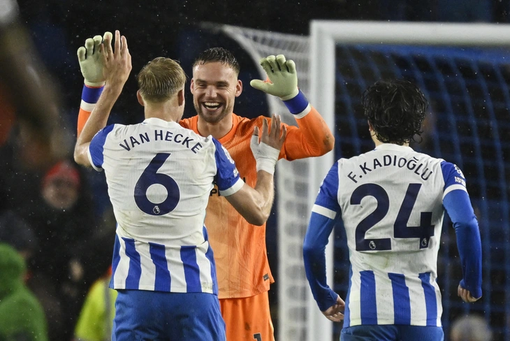 CLB tại Ngoại hạng Anh xin lỗi Trung Quốc sau bài đăng gây tranh cãi - Ảnh 1.