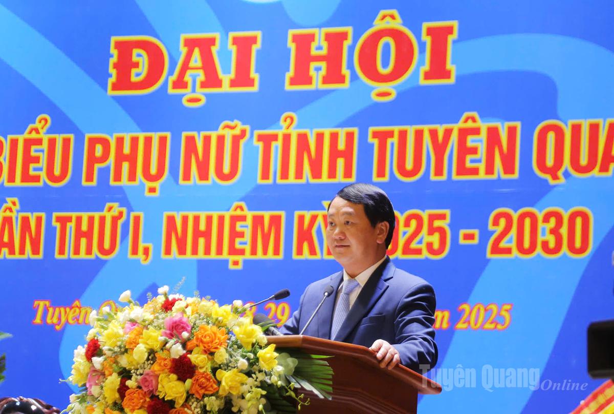 Sekretarz prowincji Hau A Lenh wygłosił przemówienie inauguracyjne Kongresu.