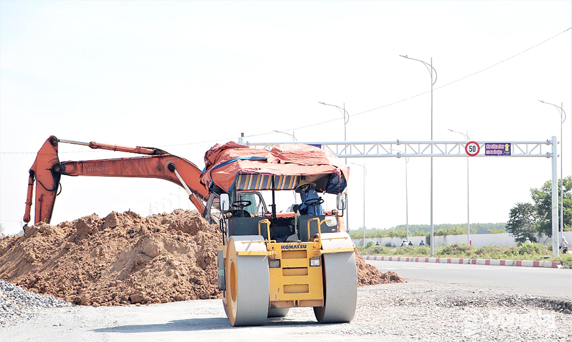 اس منصوبے پر کل 600 بلین VND سے زیادہ کی سرمایہ کاری ہے، اور تعمیر 2024 کے اوائل میں شروع ہو جائے گی۔ یہ Nhon Trach کمیون کے ساتھ ساتھ Nhon Trach کے شہری علاقے، Dong Nai صوبے کے اہم ٹریفک راستوں میں سے ایک ہے۔ تصویر: فام تنگ