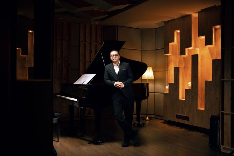 ກວາງ​ຕຸ້ງ, ເກີດ​ໃນ​ປີ 1987, ເປັນ​ນັກ​ເປຍ​ໂນ, ປະ​ພັນ​ເພງ ແລະ ຜະ​ລິດ​ດົນ​ຕີ. (ພາບ: PV/Vietnam+)