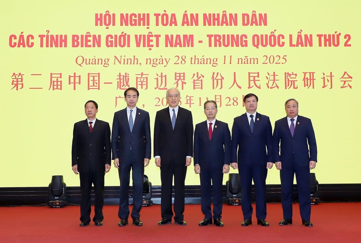 Lãnh đạo Tòa án nhân dân tối cao hai nước Việt Nam - Trung Quốc chụp ảnh chung