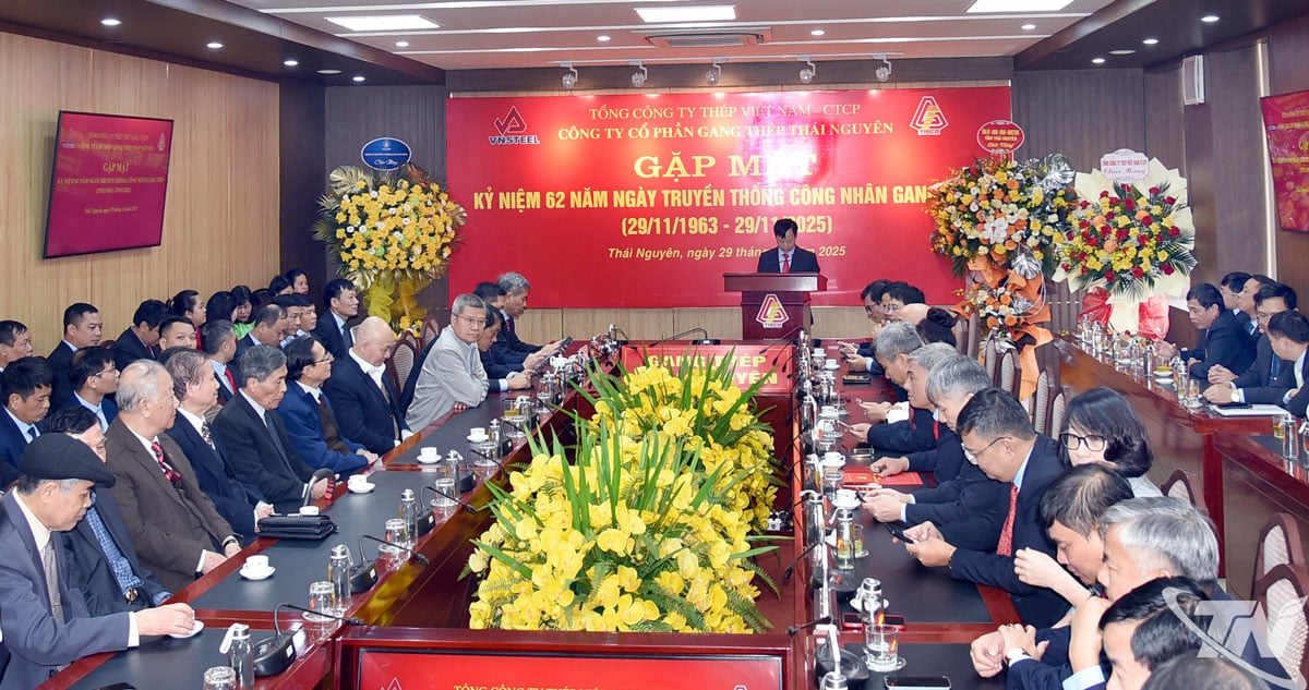 Pertemuan untuk merayakan hari jadi ke-62 Hari Adat Pekerja Besi dan Baja