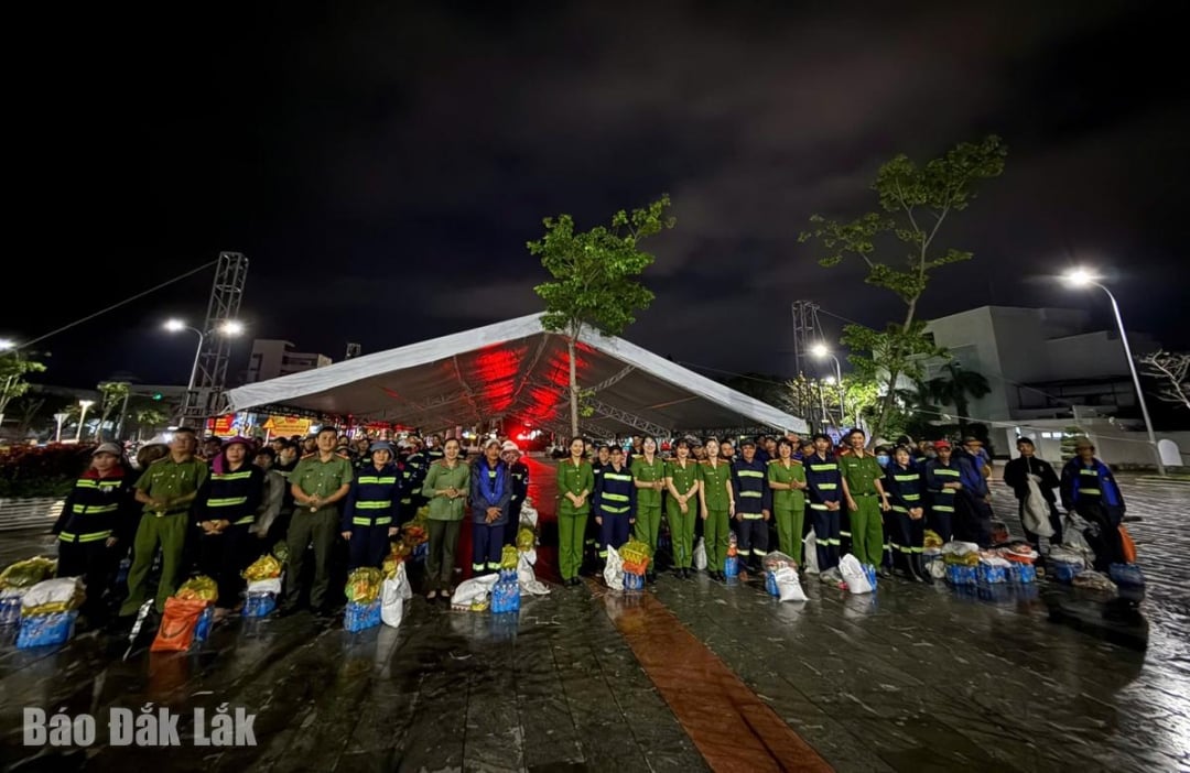 Buổi gặp mặt diễn ra trong không khí  ấm áp, thân tình. Ảnh: Thanh Ngân