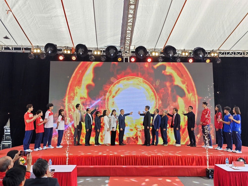 Die Uniformen der vietnamesischen Sportdelegation für die 33. Südostasienspiele – Foto 5