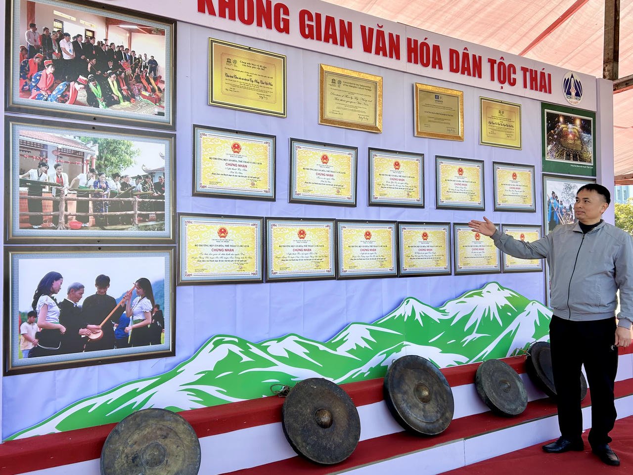 למרחבים תרבותיים של קבוצות אתניות יש לא רק ערך תצוגה, אלא גם מעבירים מסרים על האחריות לשמר את המורשת.