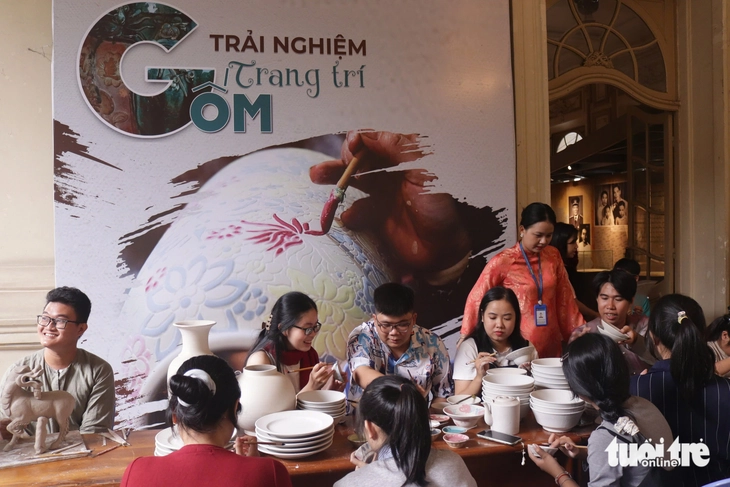Cuối tuần đến Bảo tàng TP.HCM học trang trí trên gốm miễn phí - Ảnh 5.