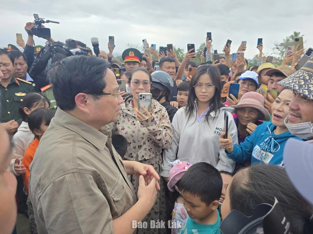 نخست وزیر فام مین چین گفت که حزب و دولت به حمایت از مردم برای تثبیت زندگی آنها و احیای تولید پس از بلایای طبیعی ادامه خواهند داد.