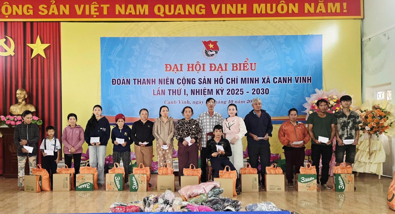 Drobné dárky, které reportéři věnovali lidem v zaplavených oblastech.