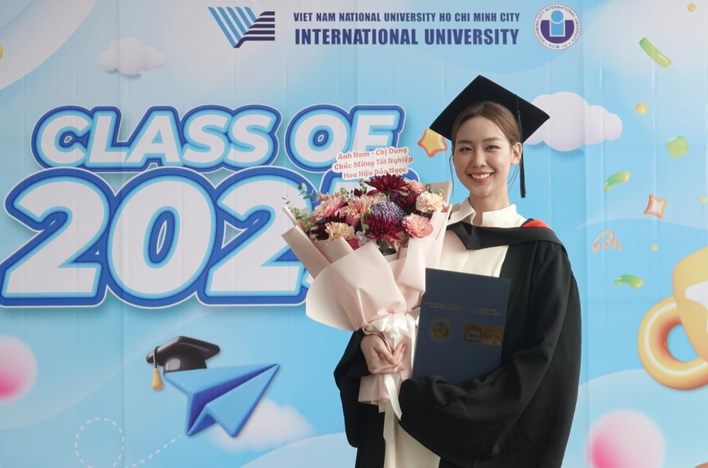 1.86 m boyundaki, rüzgar gibi İngilizce konuşan, mükemmel mezuniyet sertifikası alan Bayan - 2