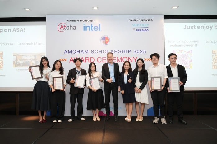 AmCham trao 60 suất học bổng cho sinh viên xuất sắc tại TP HCM  - Ảnh 1.