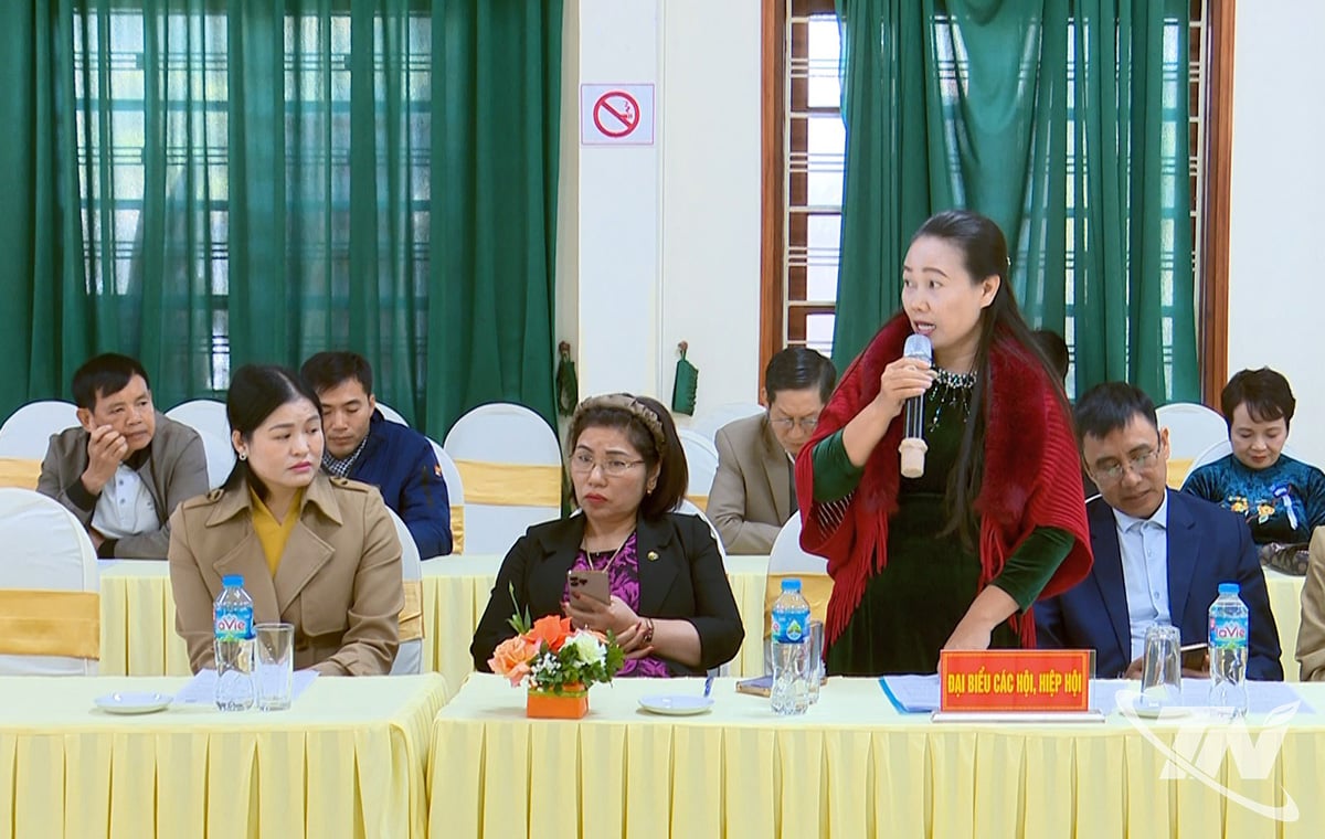 집단경제조직과 협동조합의 대표들이 대화 회의에 참석했습니다.