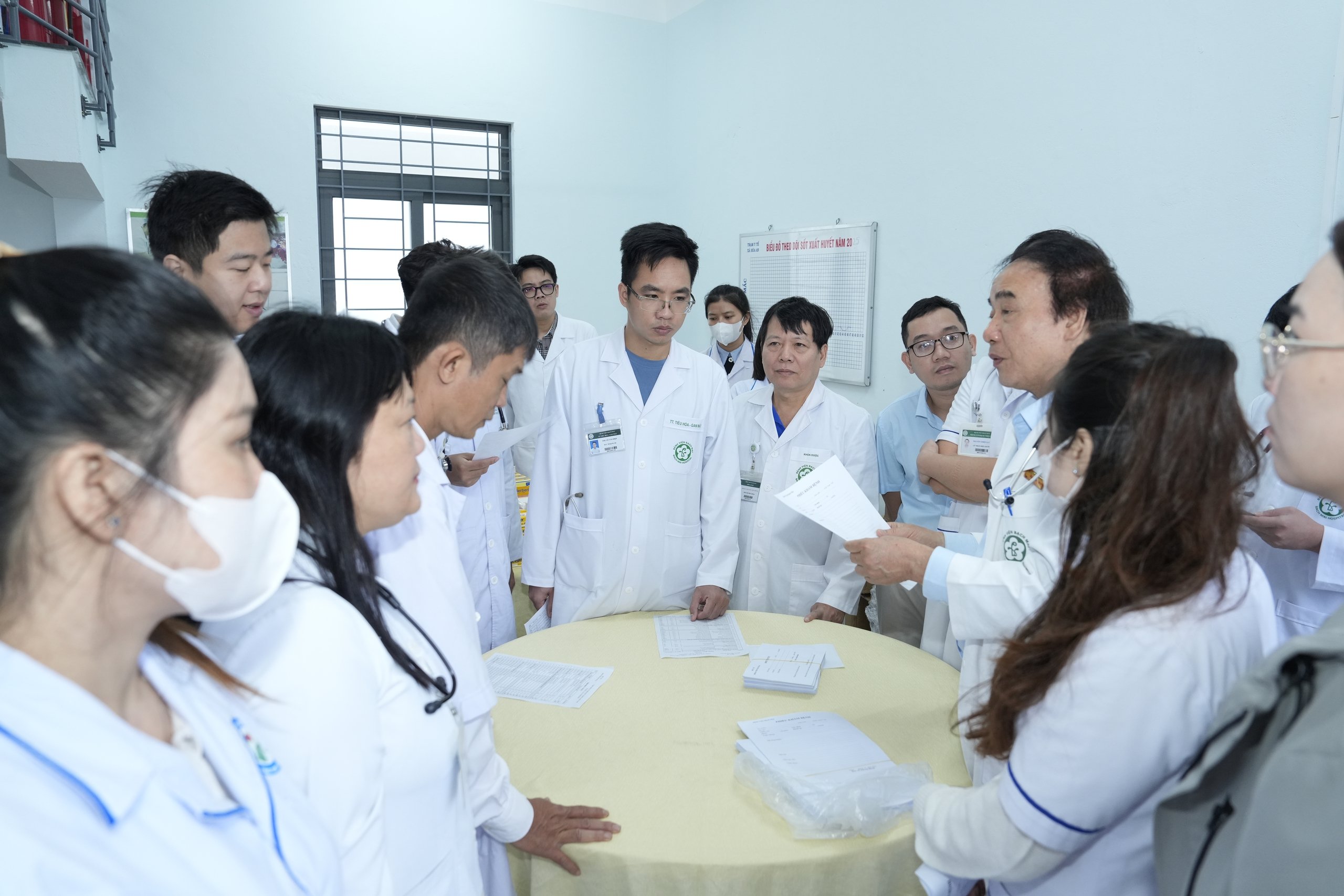 Thầy thuốc Bệnh viện Bạch Mai mang hỗ trợ y tế và sự sẻ chia đến với bà con Đắk Lắk- Ảnh 2.