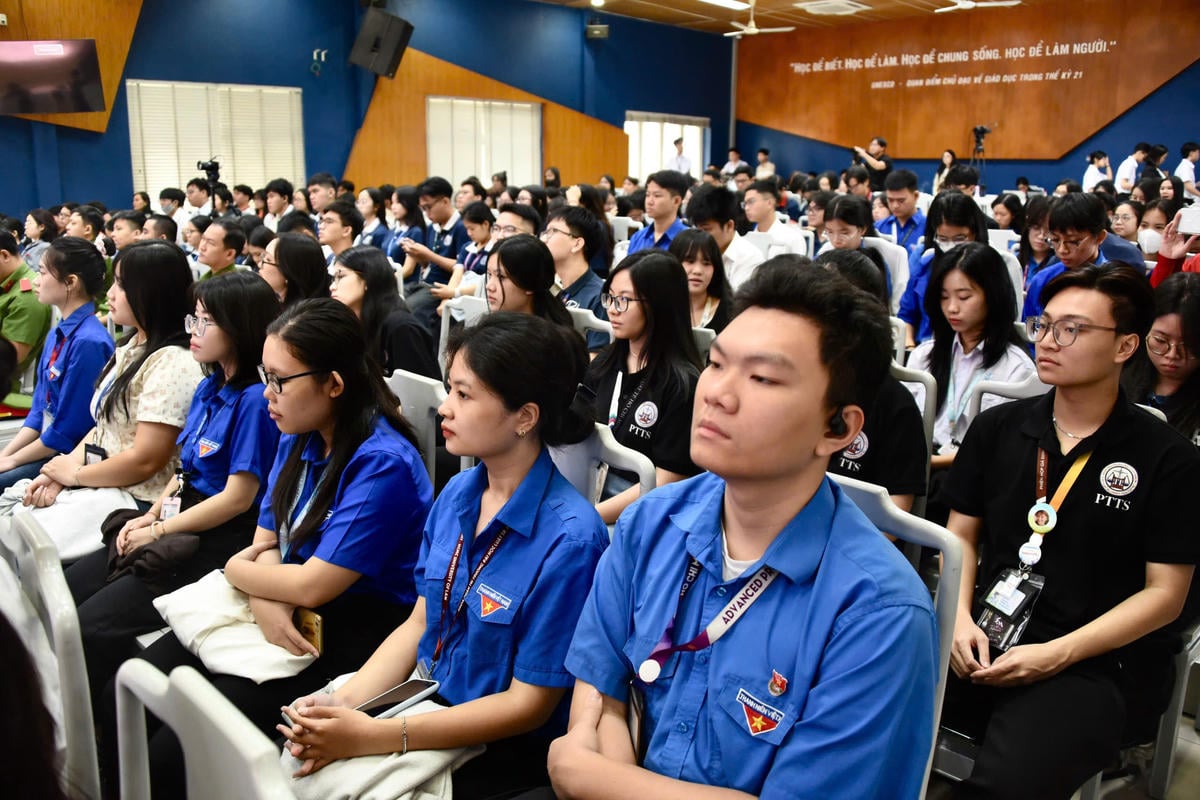 A programsorozat több ezer diákot vonzott a részvételre. Fotó: Kim Sang.