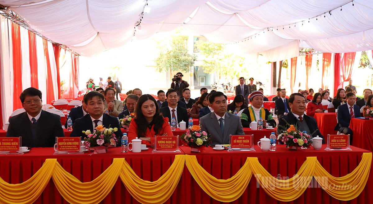 Slavnostního zahájení se zúčastnil tajemník provinční strany Hau A Lenh a provinční představitelé.