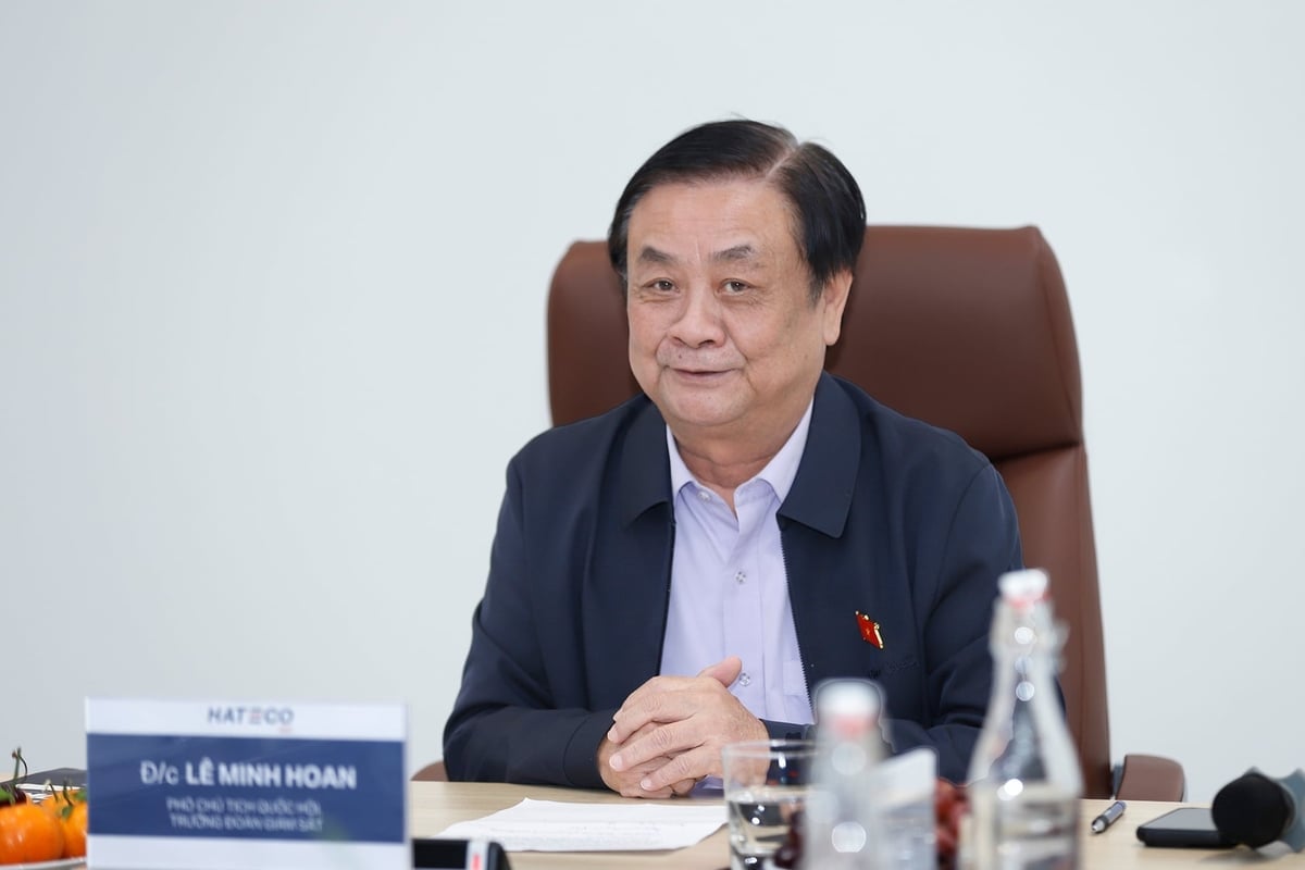 Phó Chủ tịch Lê Minh Hoan đề nghị Hateco cần tiếp tục truyền thấm 'triết lý Hateco' vào từng kỹ sư, cử nhân, công nhân… để mọi người tự hào, đồng hành và cống hiến cho hành trình xanh hóa cảng biển Việt Nam. Ảnh: Khương Trung.