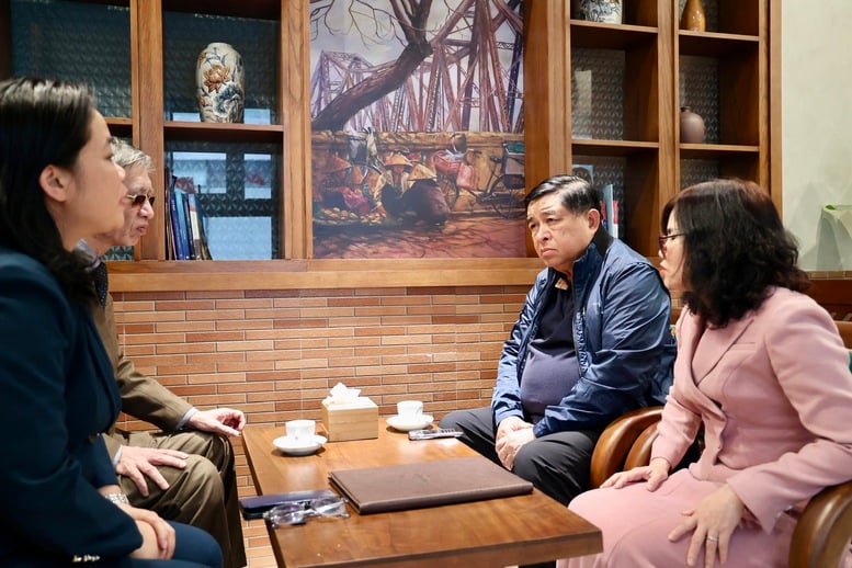 Phó Thủ tướng Nguyễn Chí Dũng thăm, tặng quà người khuyết tật- Ảnh 2.