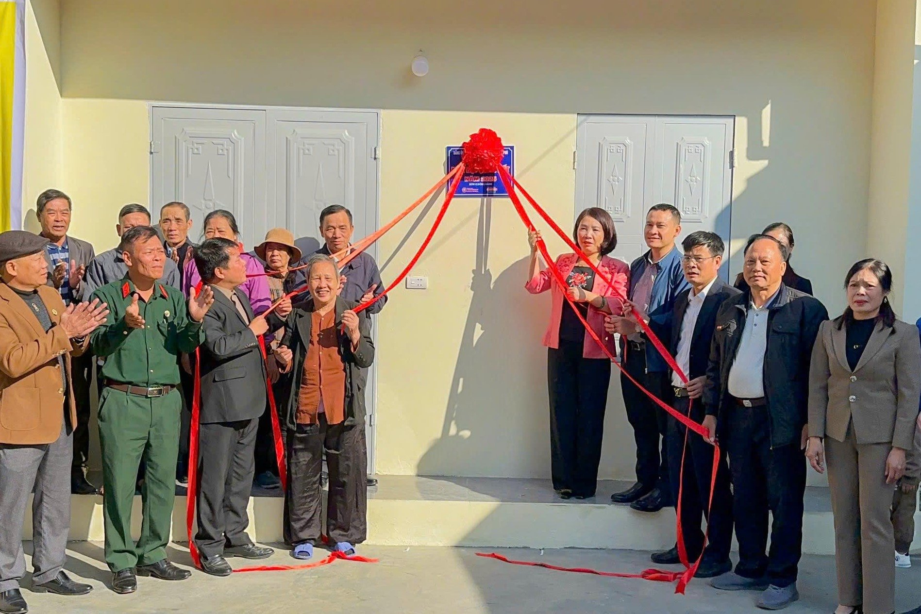 Kiều Phú: Bàn giao 41 nhà Đại đoàn kết cho hộ gia đình chính sách- Ảnh 1.