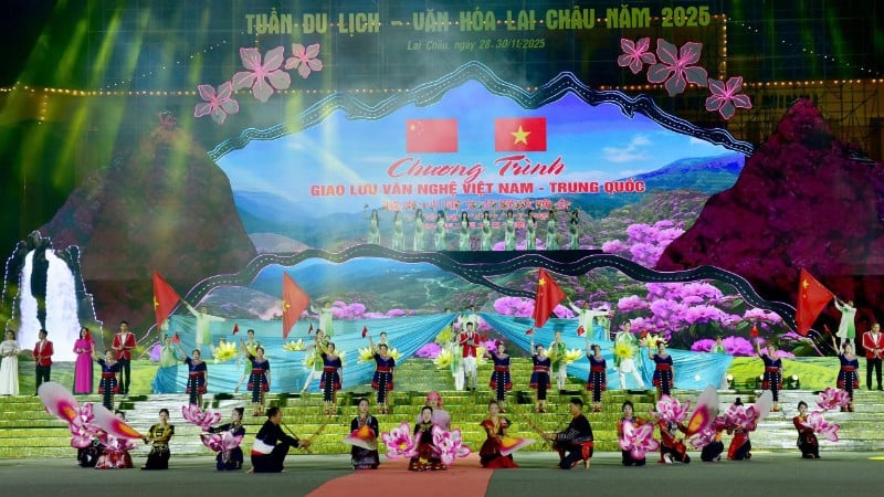 برنامه تبادل فرهنگی ویتنام و چین پیام صلح، همبستگی و همکاری را منتقل می‌کند.