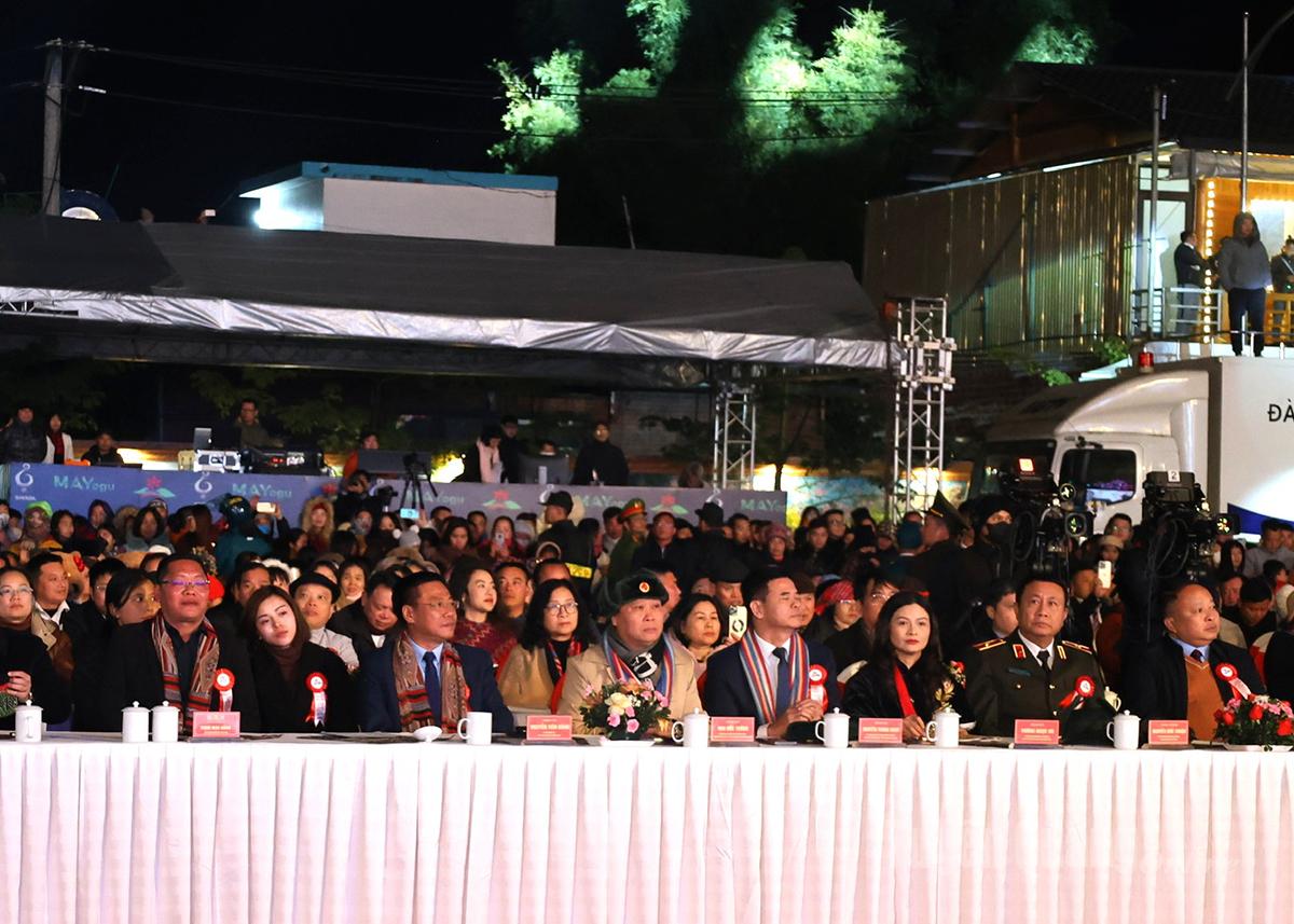 समारोह में भाग लेने वाले नेता